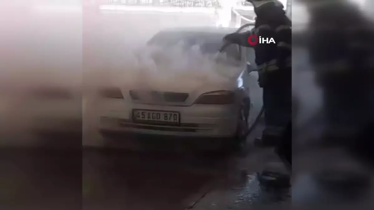 Park Halindeki Araç Alev Alev Yandı