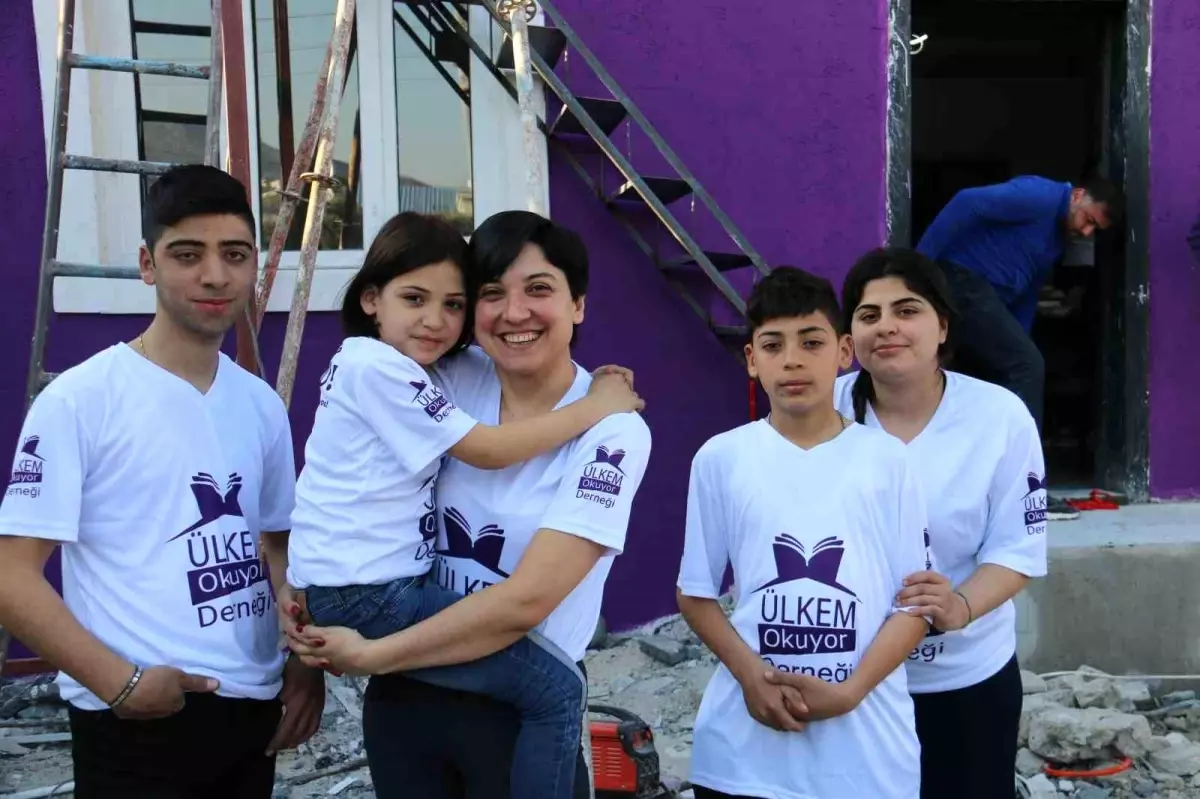 Sağlıkçı Havva Aydanur, Depremzedelere Sıcak Yuvalar Sağladı