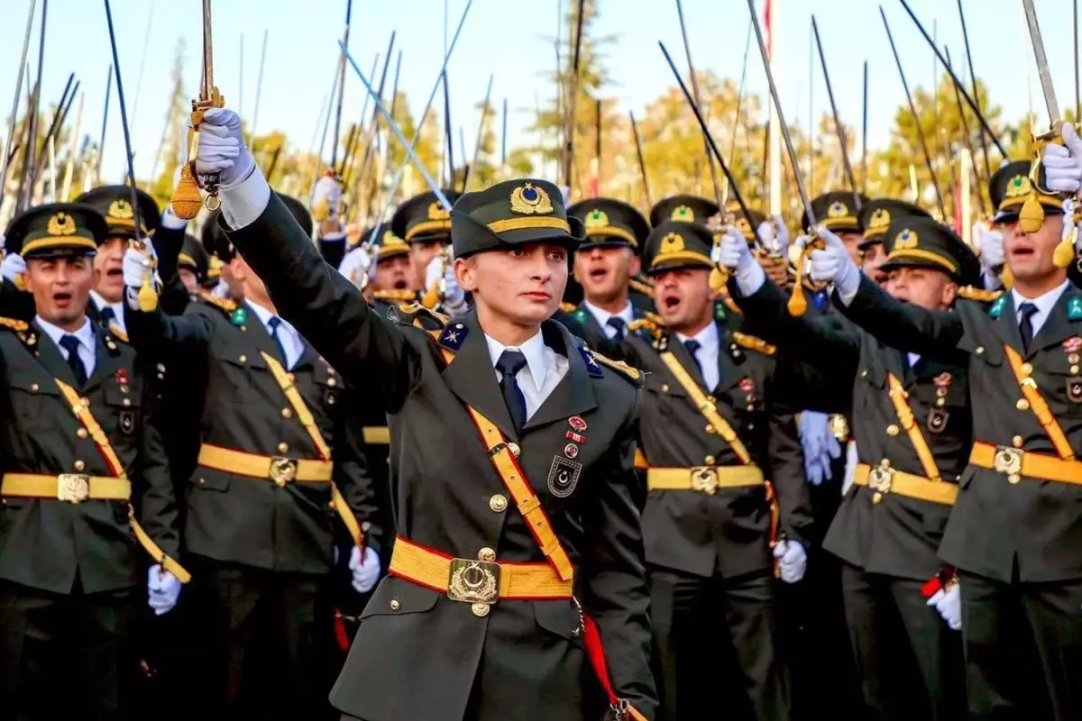 Sessiz sedasız gittiler! TSK'dan ihraç edilen teğmenlerden dikkat çeken ziyaret