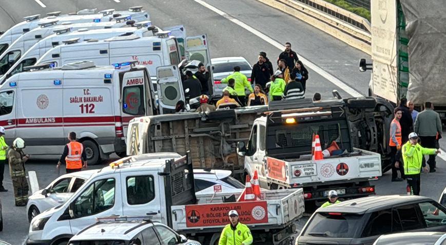 SON DAKİKA HABERİ:  TEM otoyolunda öğrenci servisi devrildi! Olay yerine çok sayıda ekip sevk edildi