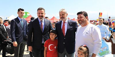 BAŞKAN ÖNTÜRK, 23 NİSAN’I ÇOCUKLARLA KUTLADI