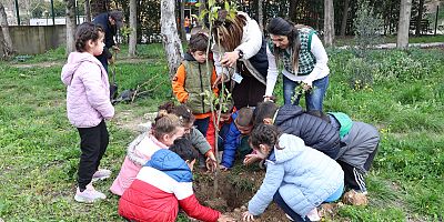 MİNİKLER, HBB İLE OKULLARINI AĞAÇLANDIRIYOR