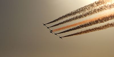 TÜRK YILDIZLARI GÖSTERİSİ BÜYÜLEDİ