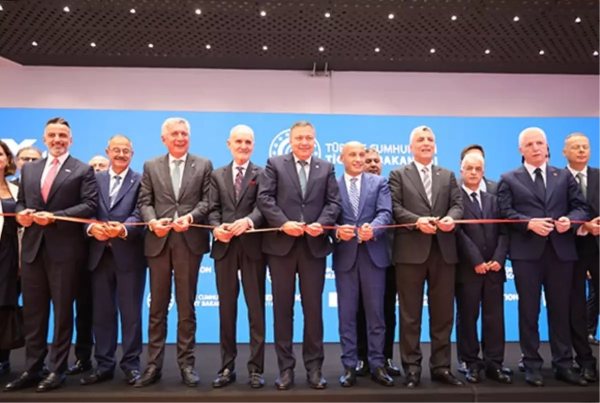 Texhibition İstanbul Fuarı'nda Türk tekstil sektörü gücünü gösterdi