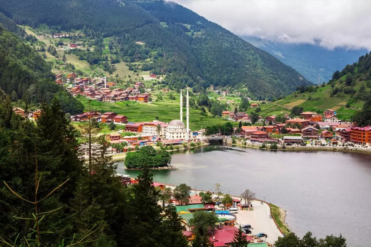 Trabzon'un Uzungöl'deki 63 turizm işletmesi kapatıldı