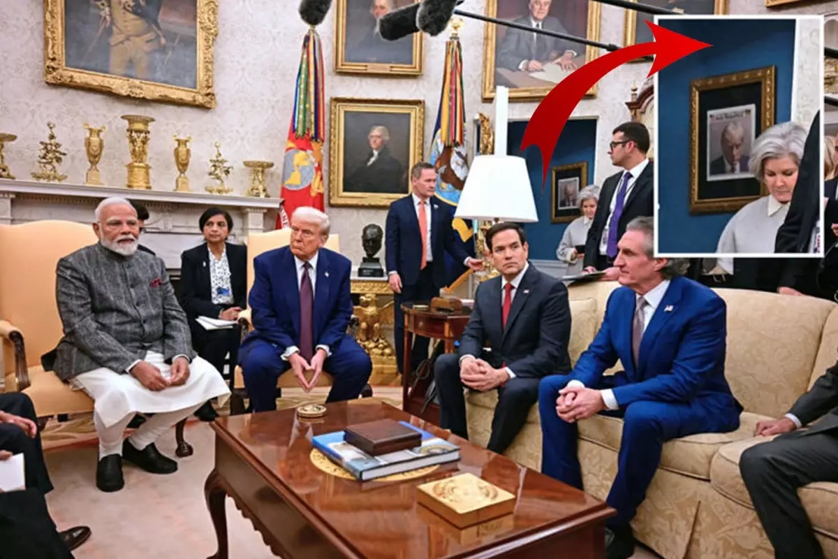 Trump sabıka fotoğrafını Oval Ofis'e astı