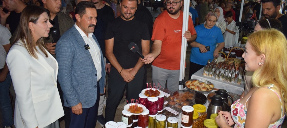 ÜRETEN KADINLARIN EMEKLERİ ARSUZLULARLA BULUŞTU  KADIN EL EMEĞİ PAZARI ARSUZ’DA AÇILDI